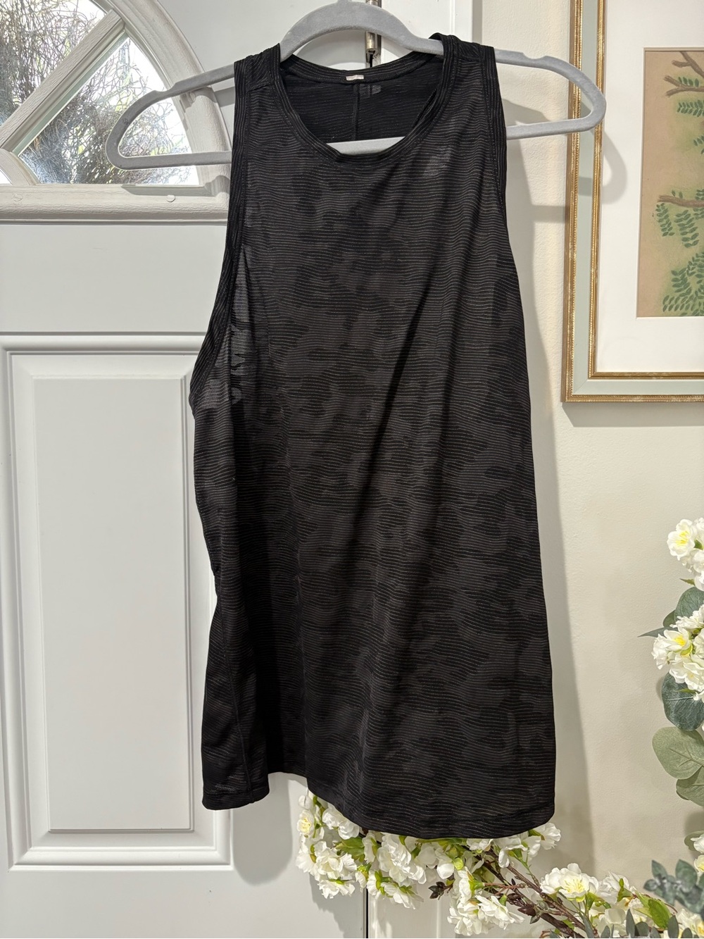 lululemon athletica Black Sleeveless Tank Top no size tag see measurements